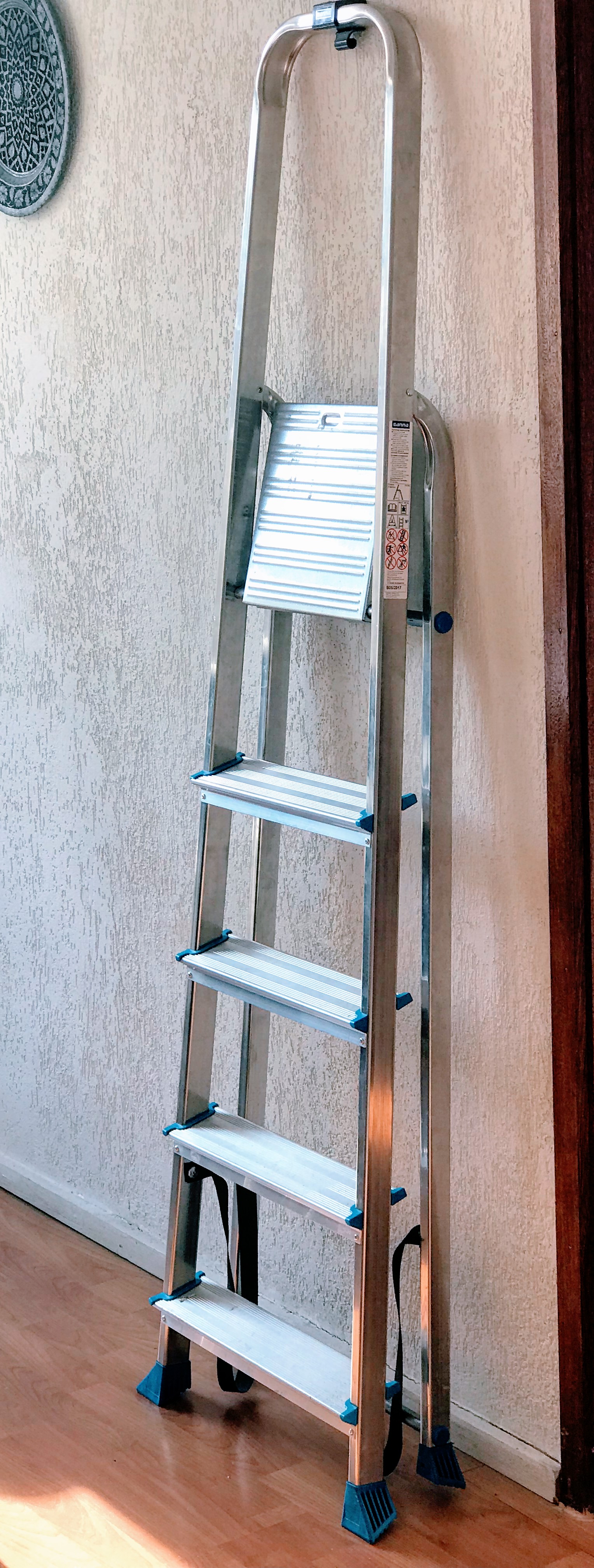 Aluminium platform ladder